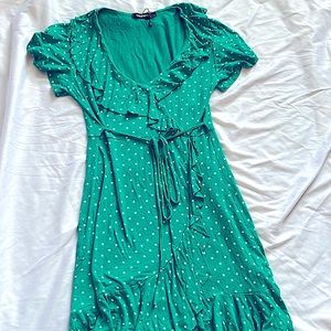 Day time dress colors: green with white polkadots